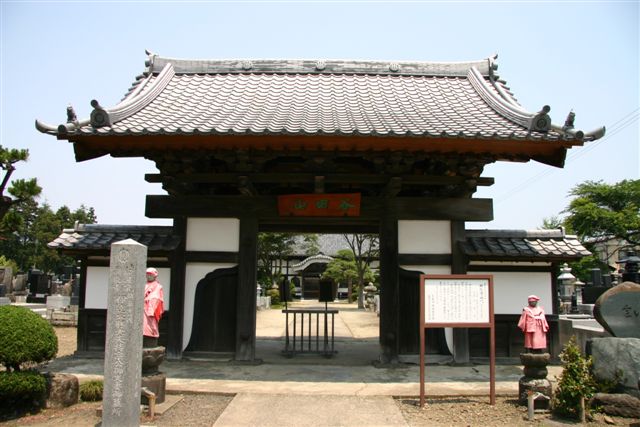 耕龍寺山門は、旧白石城門遺構として名取市 の文化財に指定されています。